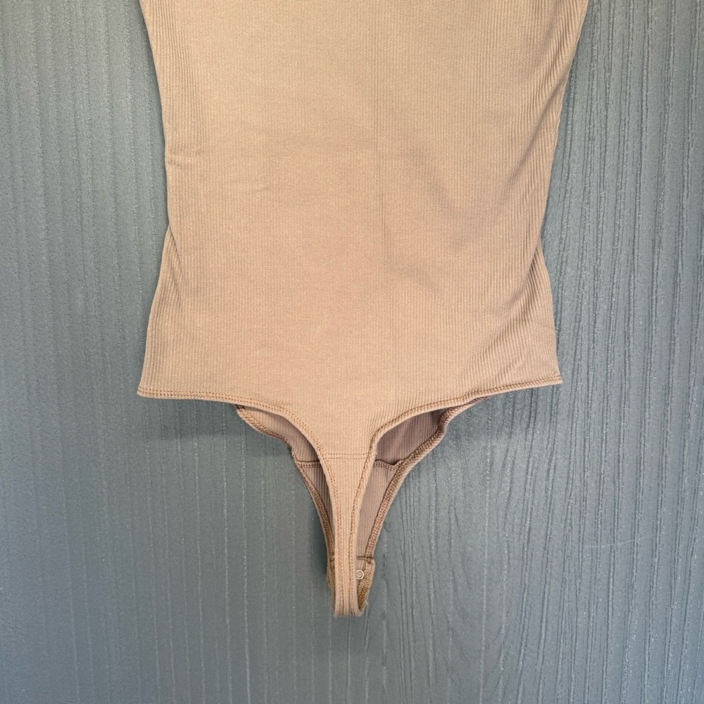Abercrombie & Fitch Soft Collection Tan Taupe Ribbed Crewneck Bodysuit Size M - Picture 7 of 7